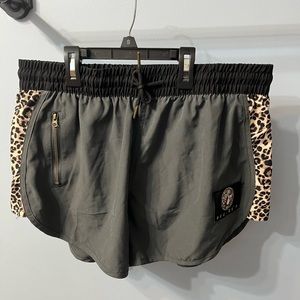 Buccees shorts size medium